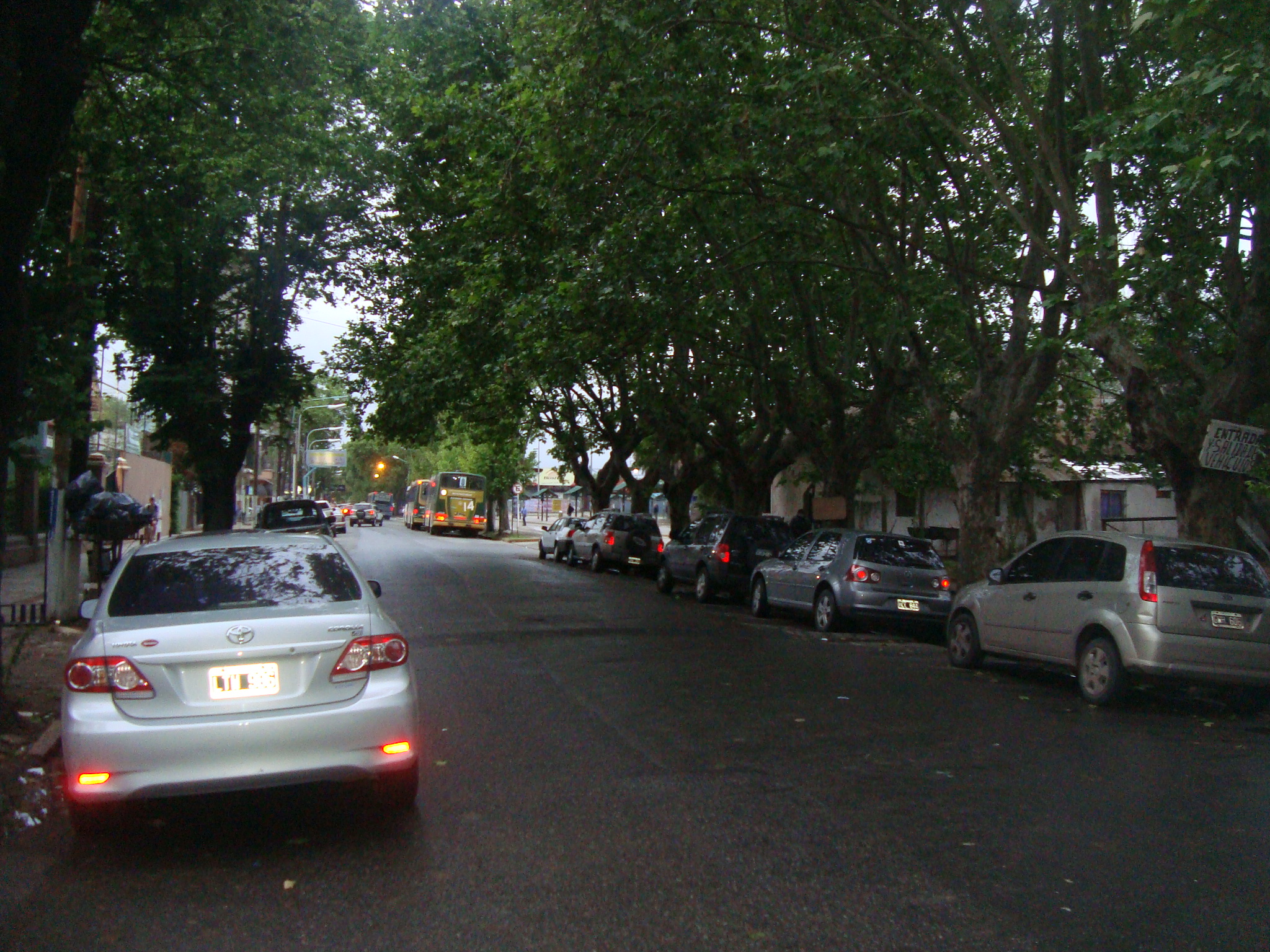 BURZACO: EXCELENTE OPORTUNIDAD.DEPTO PB AL FTE.EXCEL.UBICACION. FTE A ESTAC. 3 AMB.C/GALERIA CUB/ DEPEND. Y FDO — foto 11