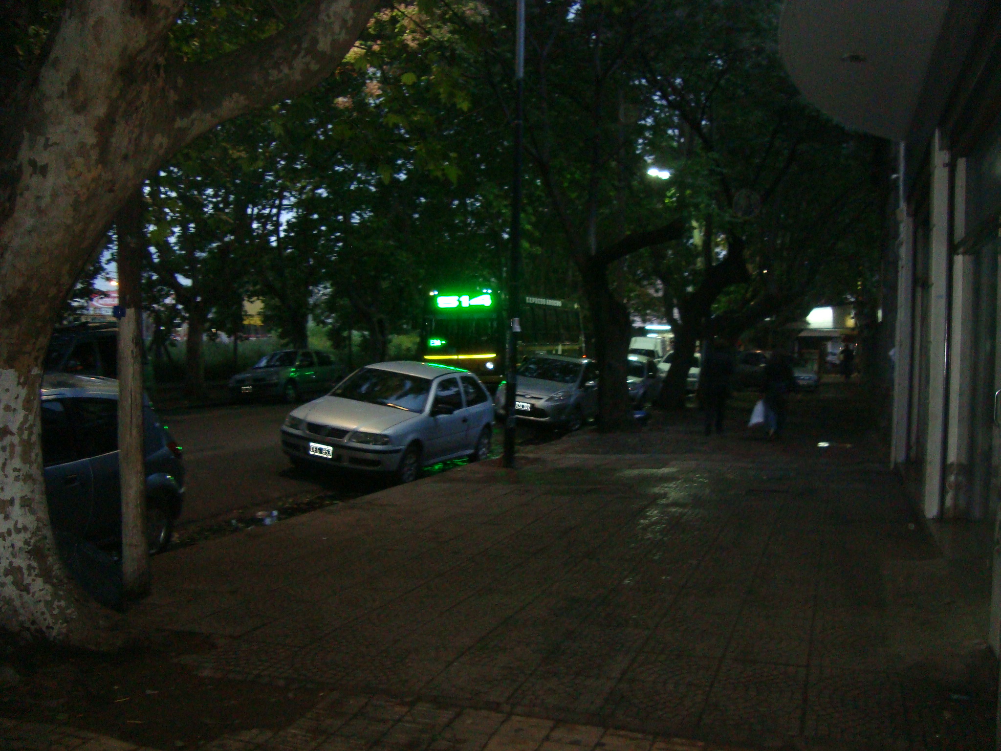 BURZACO: EXCELENTE OPORTUNIDAD.DEPTO PB AL FTE.EXCEL.UBICACION. FTE A ESTAC. 3 AMB.C/GALERIA CUB/ DEPEND. Y FDO — foto 12