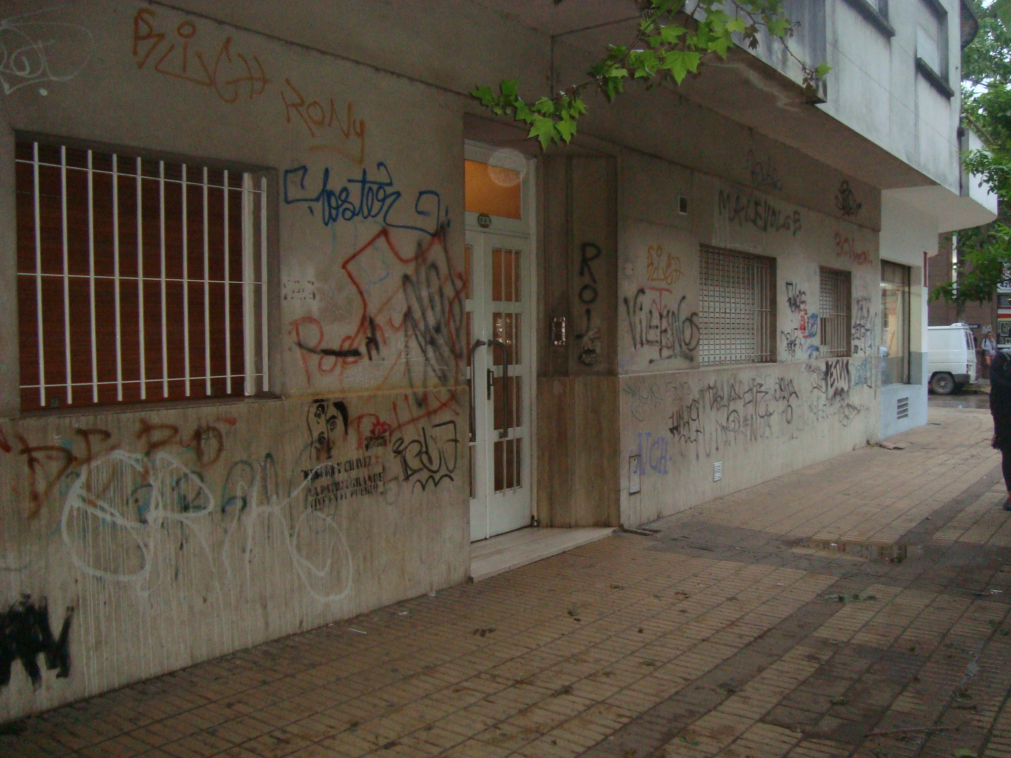 BURZACO: EXCELENTE OPORTUNIDAD.DEPTO PB AL FTE.EXCEL.UBICACION. FTE A ESTAC. 3 AMB.C/GALERIA CUB/ DEPEND. Y FDO — foto 13