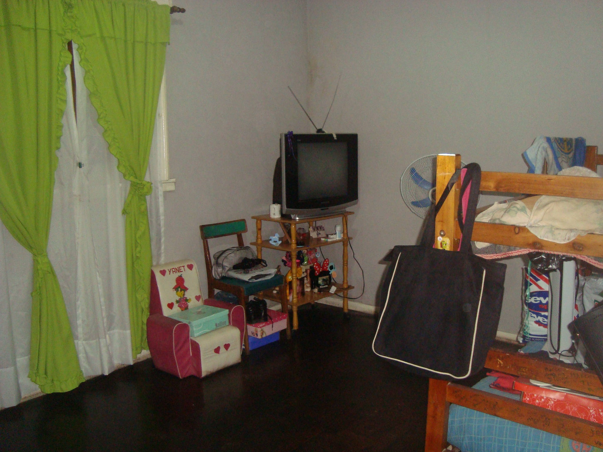 BURZACO: EXCELENTE OPORTUNIDAD.DEPTO PB AL FTE.EXCEL.UBICACION. FTE A ESTAC. 3 AMB.C/GALERIA CUB/ DEPEND. Y FDO — foto 15