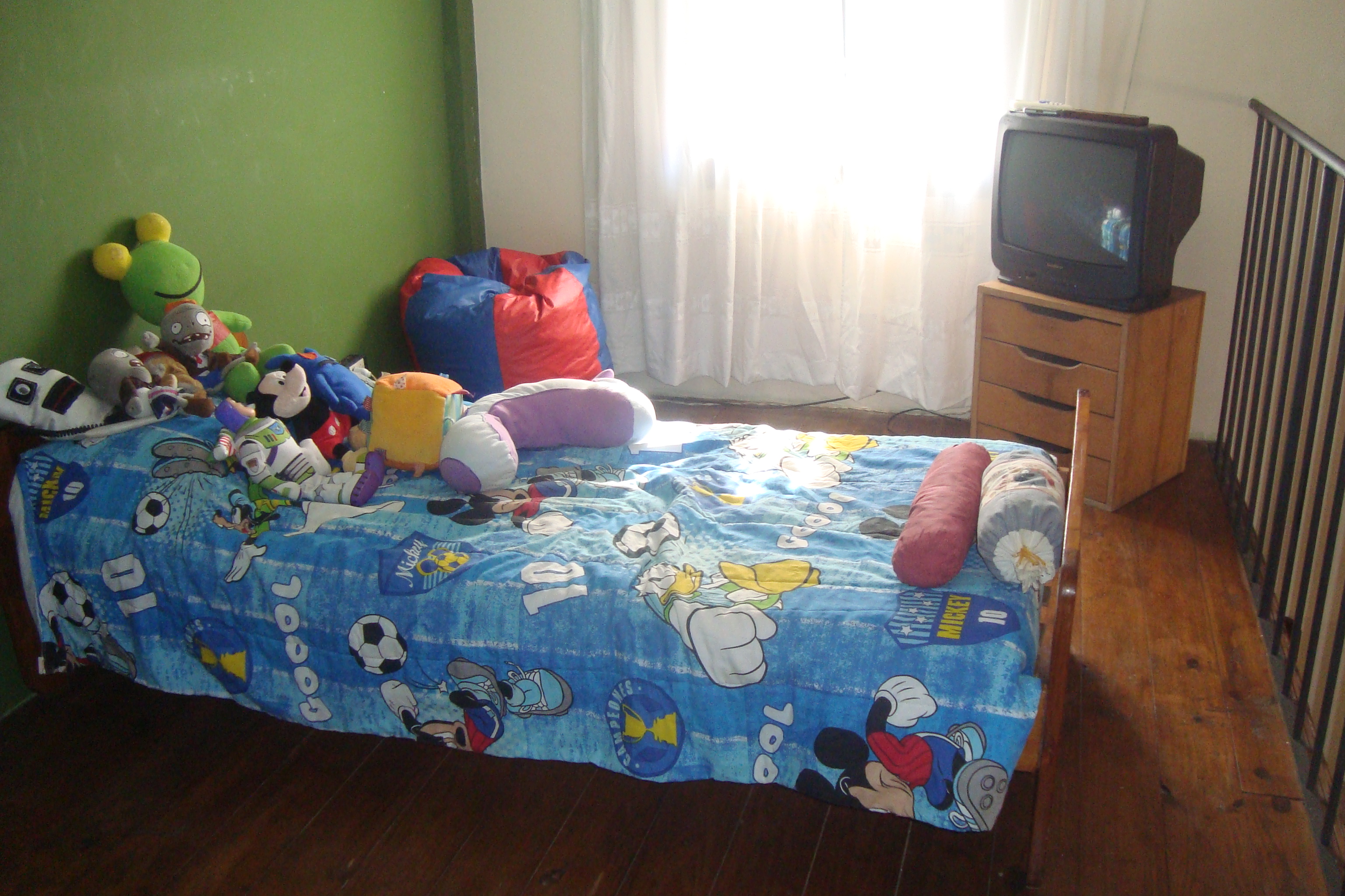 MARMOL : EXCELENTE PROPIEDAD DE ESTILO EN VENTA , TIPO LOFT 4 AMB.C/COCHERA Y JARDIN C/ PARRILLA. — foto 8