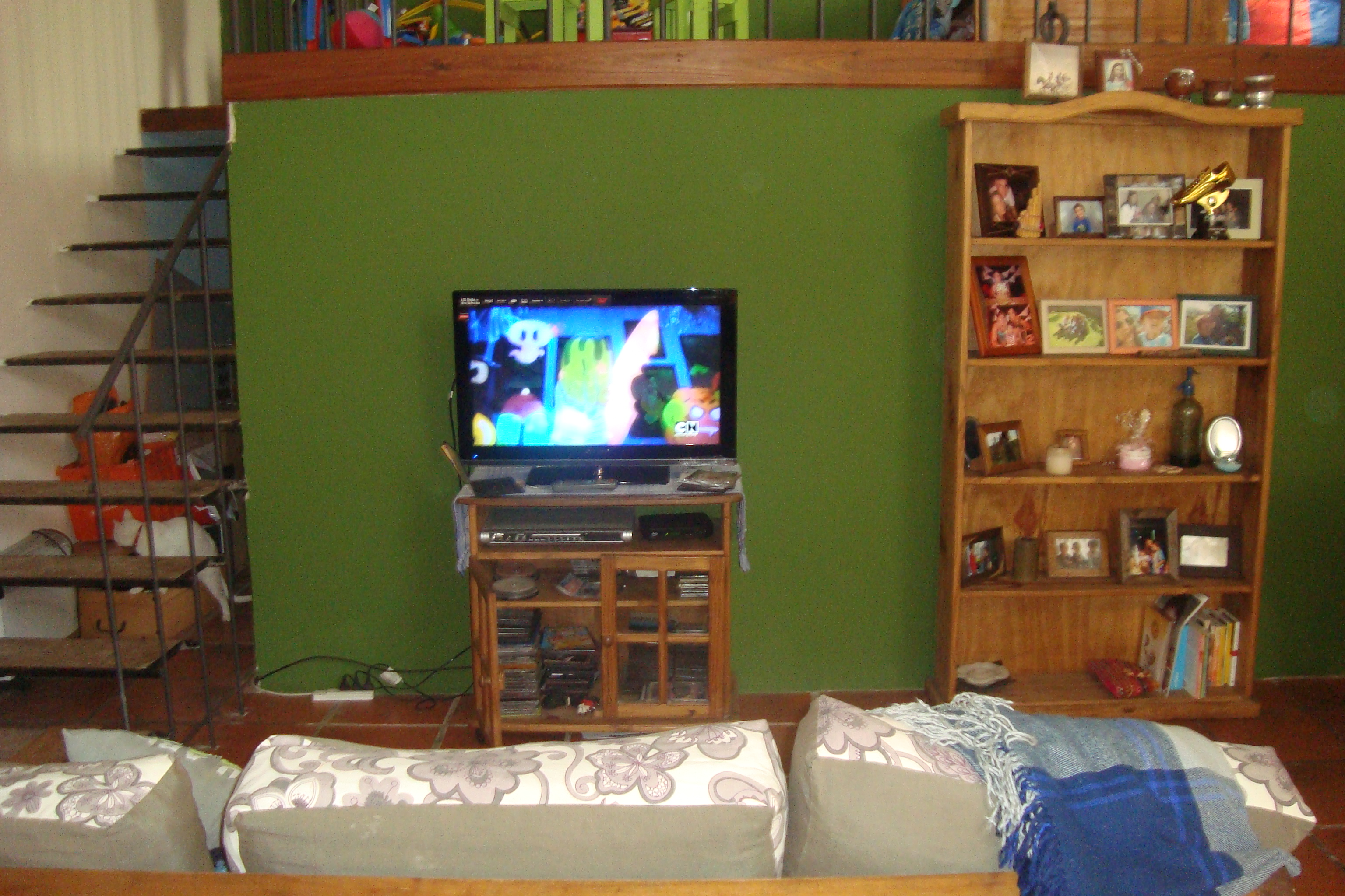 MARMOL : EXCELENTE PROPIEDAD DE ESTILO EN VENTA , TIPO LOFT 4 AMB.C/COCHERA Y JARDIN C/ PARRILLA. — foto 9