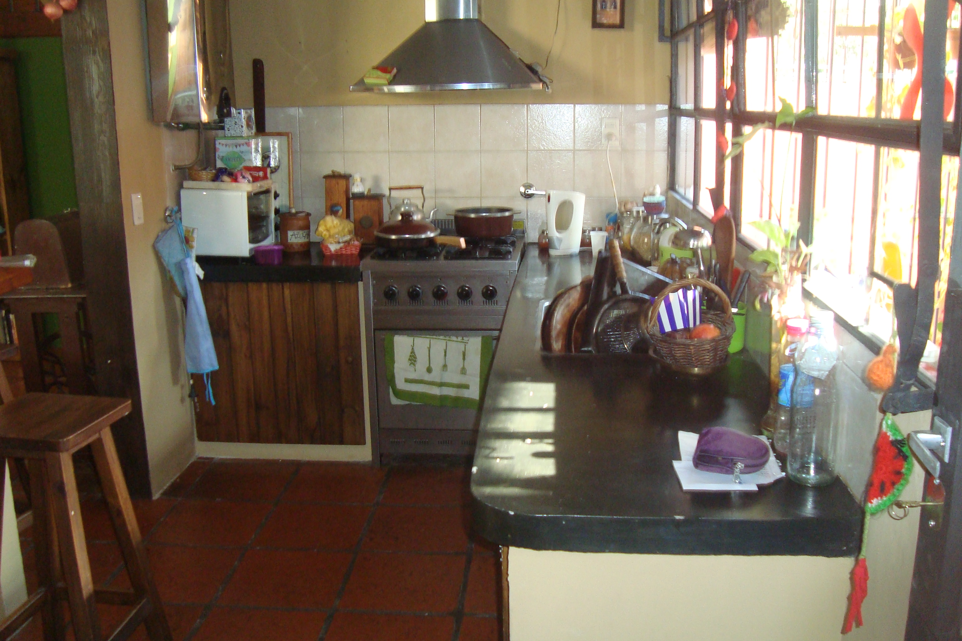 MARMOL : EXCELENTE PROPIEDAD DE ESTILO EN VENTA , TIPO LOFT 4 AMB.C/COCHERA Y JARDIN C/ PARRILLA. — foto 12