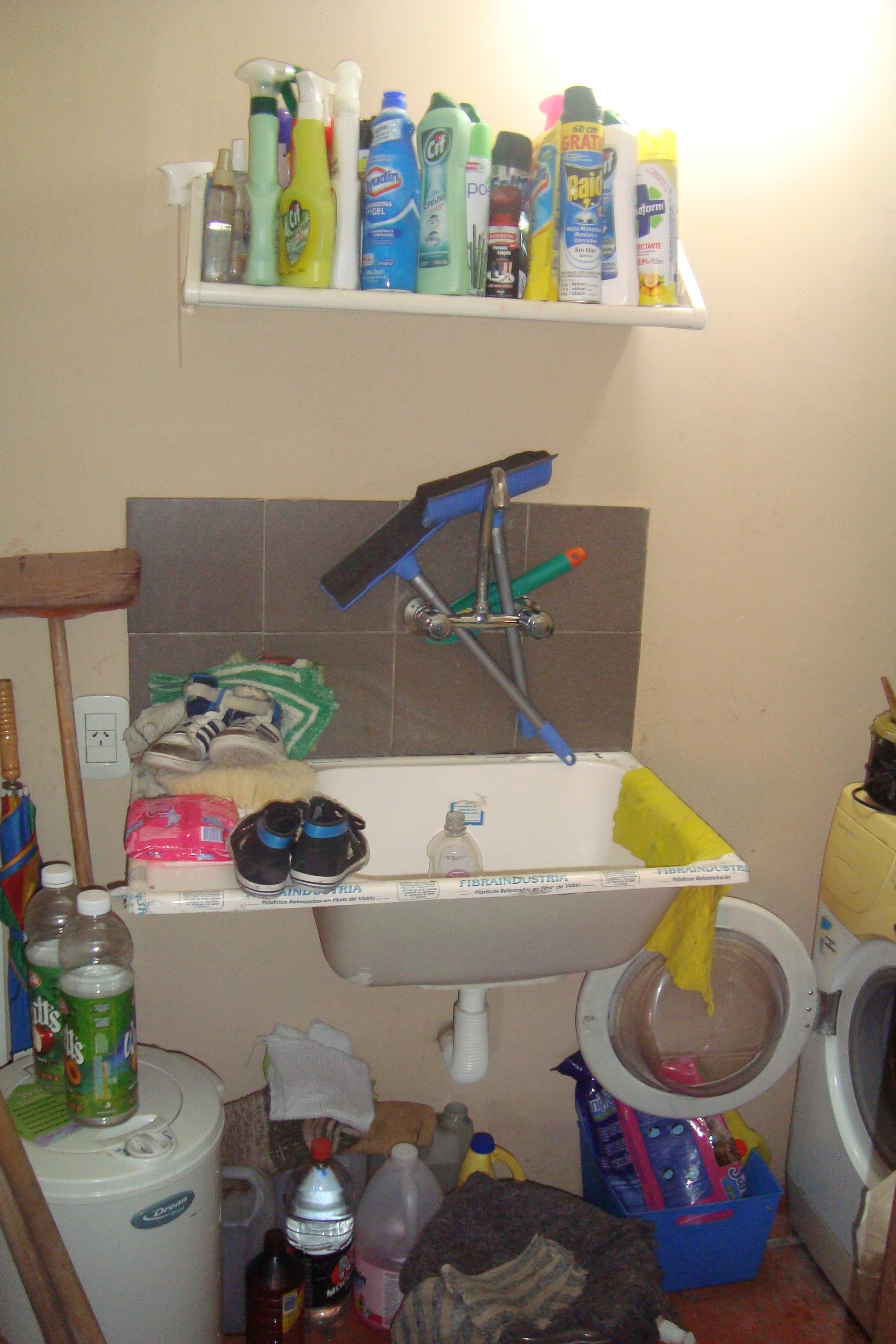 MARMOL : EXCELENTE PROPIEDAD DE ESTILO EN VENTA , TIPO LOFT 4 AMB.C/COCHERA Y JARDIN C/ PARRILLA. — foto 13