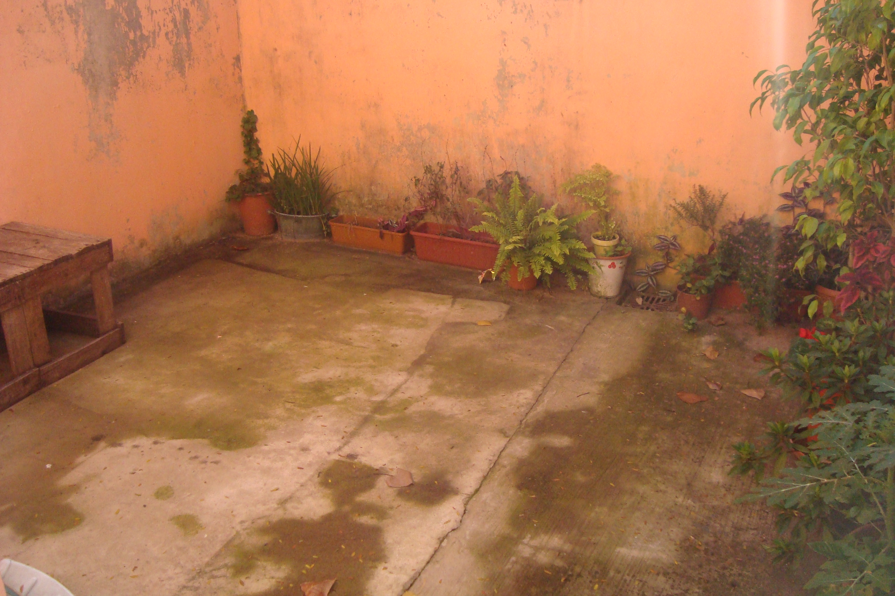 MARMOL : EXCELENTE PROPIEDAD DE ESTILO EN VENTA , TIPO LOFT 4 AMB.C/COCHERA Y JARDIN C/ PARRILLA. — foto 15