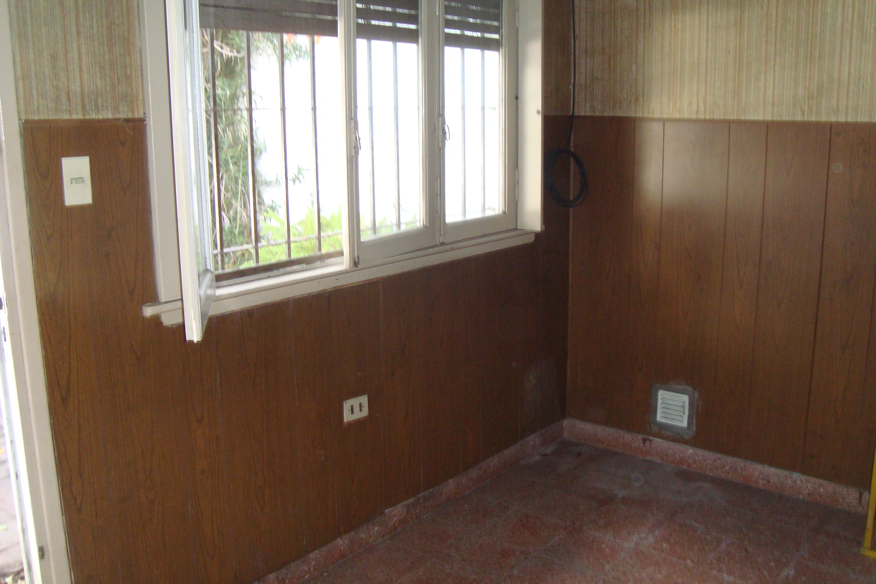 ADROGUE: OPORTUNIDAD !! CASA C/4 DORMIT,GARAJE Y DEPTO FDO C/3 HABITAC.EXC UBICAC.IDEAL VIVIENDA O DESARROLLO INMOBILIARIO. APTO CRED.HIP.GALICIA/SANTANDER — foto 2