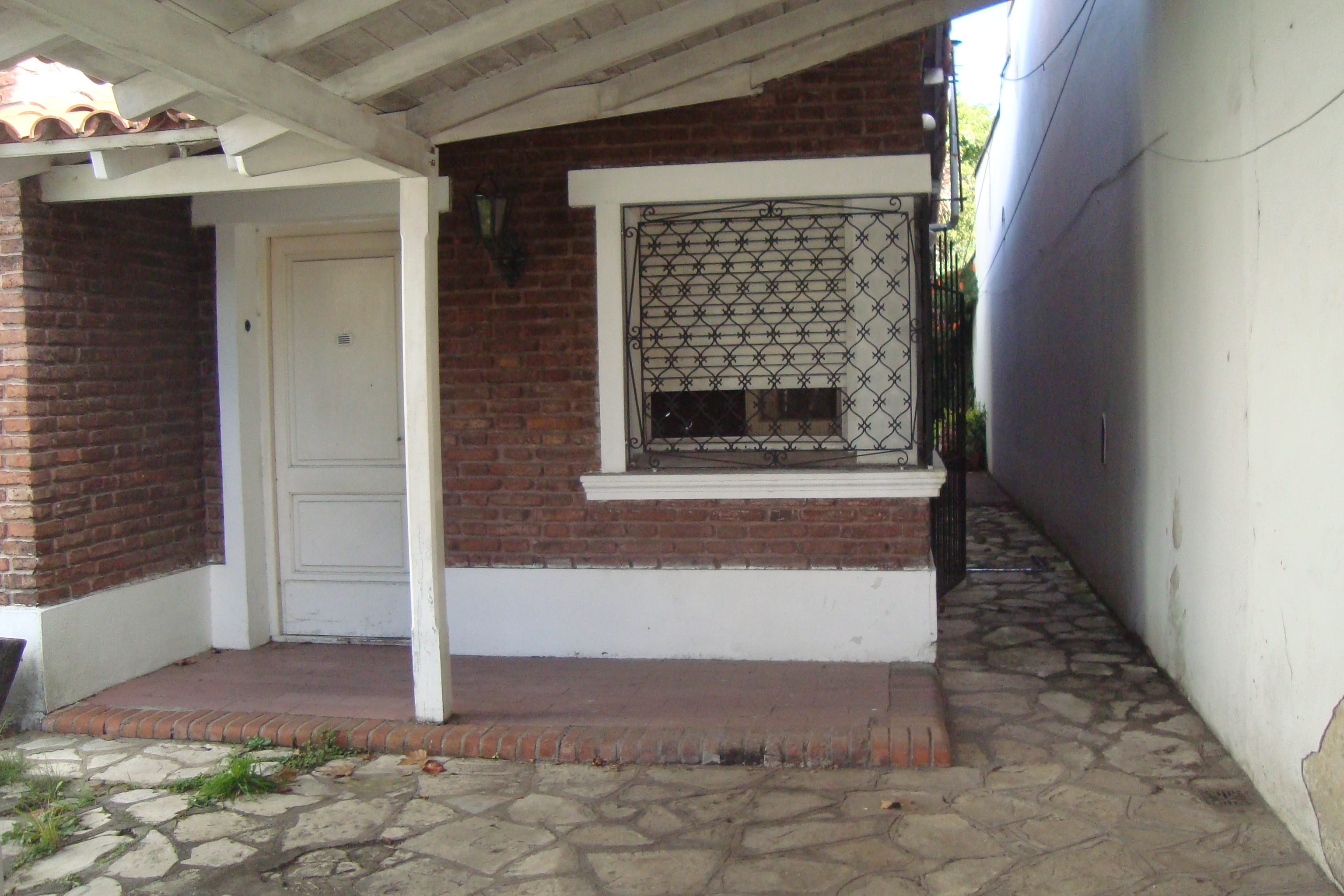 ADROGUE: OPORTUNIDAD !! CASA C/4 DORMIT,GARAJE Y DEPTO FDO C/3 HABITAC.EXC UBICAC.IDEAL VIVIENDA O DESARROLLO INMOBILIARIO. APTO CRED.HIP.GALICIA/SANTANDER — foto 6