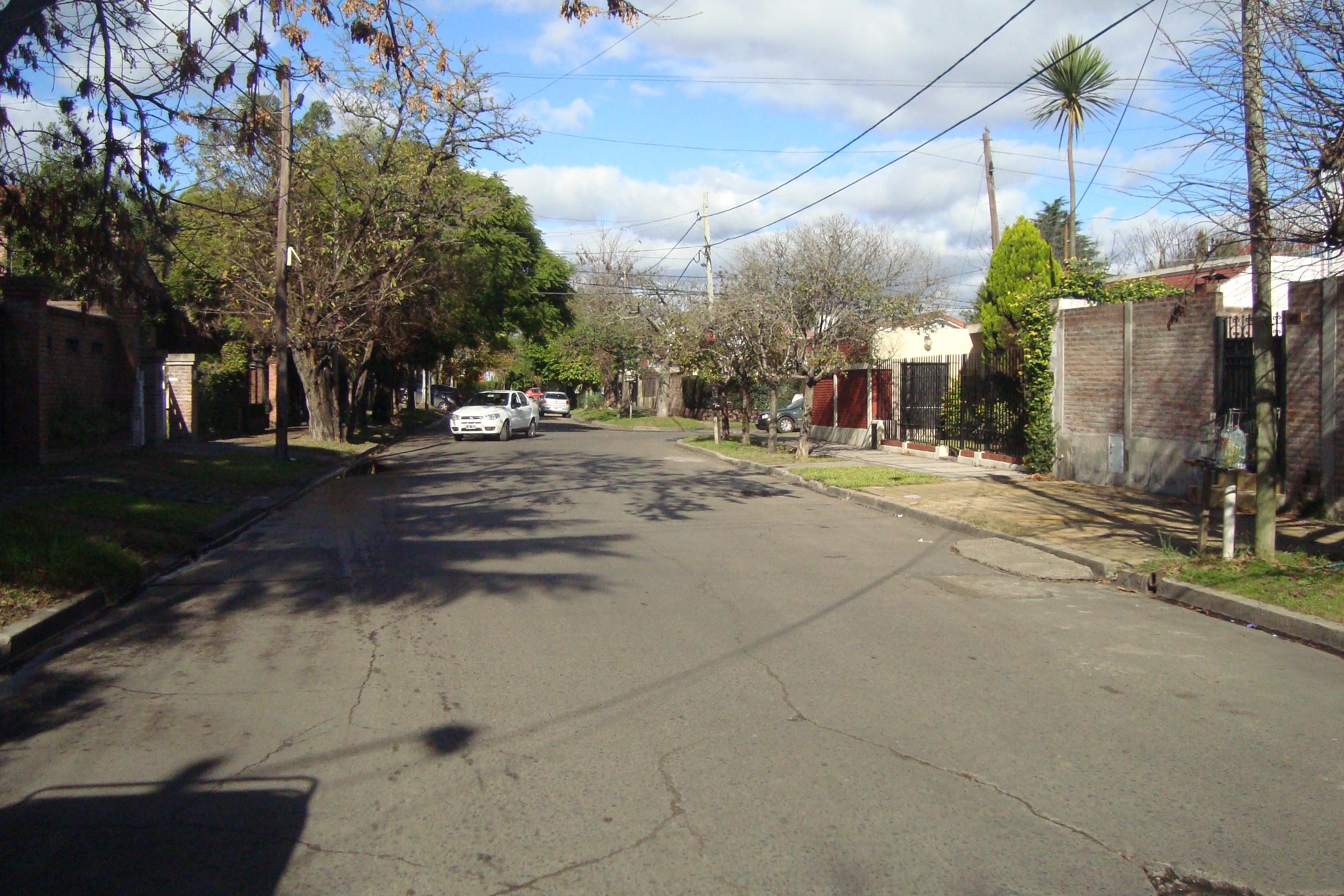 ADROGUE: OPORTUNIDAD !! CASA C/4 DORMIT,GARAJE Y DEPTO FDO C/3 HABITAC.EXC UBICAC.IDEAL VIVIENDA O DESARROLLO INMOBILIARIO. APTO CRED.HIP.GALICIA/SANTANDER — foto 10