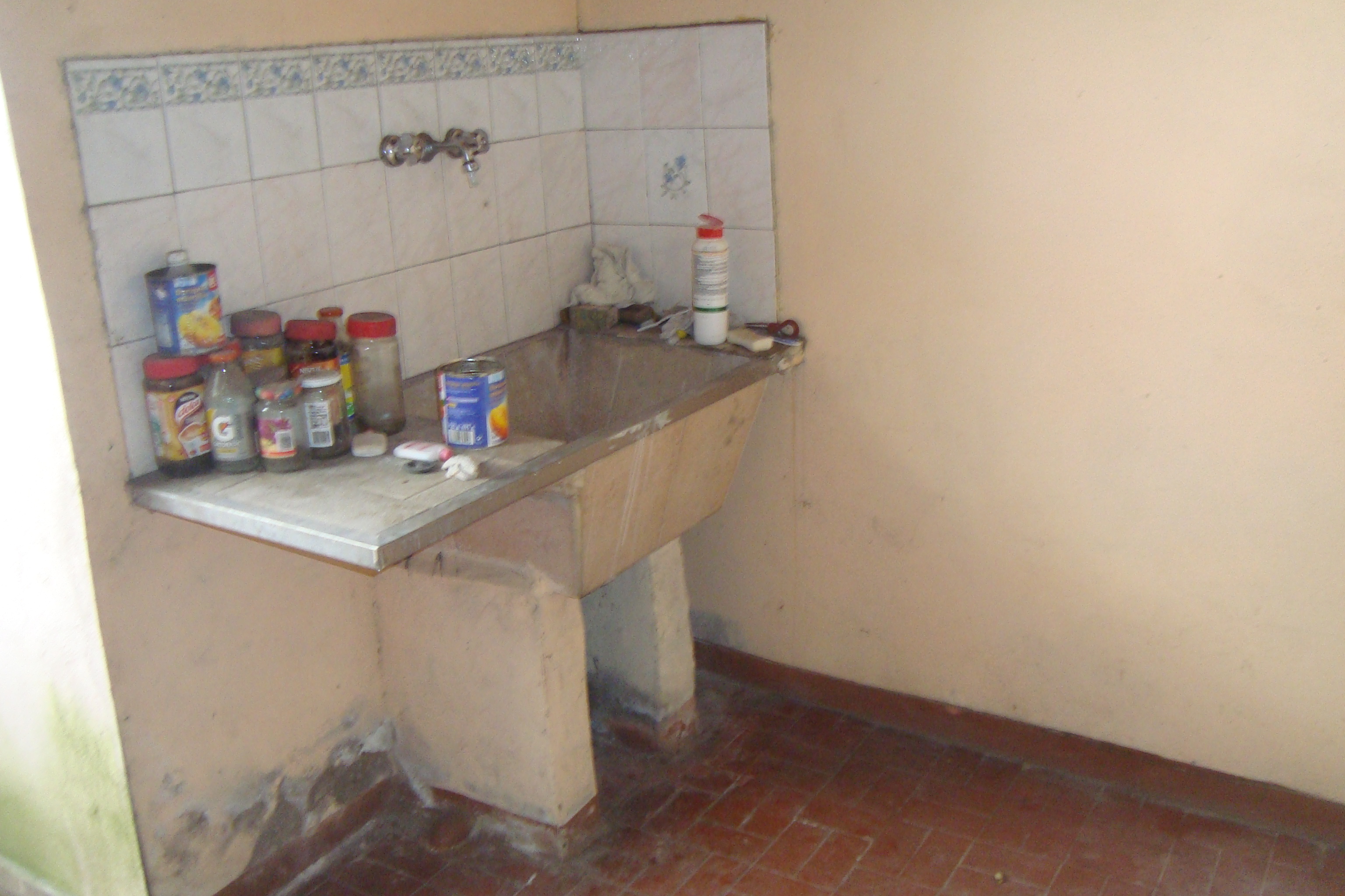 BURZACO:CASA FUNCIONAL 2 AMB C/FDO, PQUE, ENTRADA P/AUTOS .3CDRAS AV.H.IRIGOYEN — foto 2