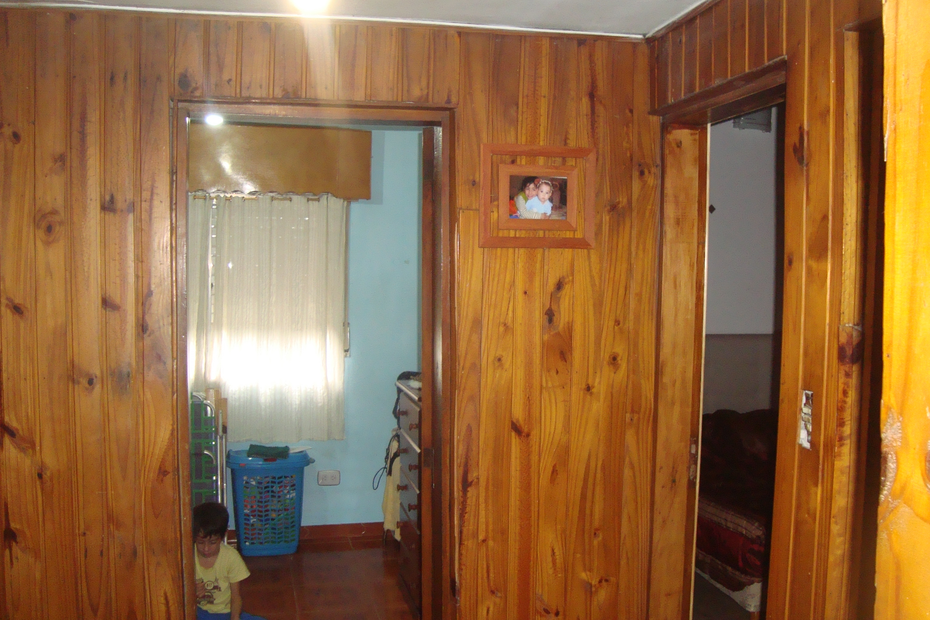 VENTA O PERMUTA AMPLIA CASA 3 DORM.C/GARAJE/GALERIA CUBIERTA/FONDO LIBRE S/LOTE DE 10X34 MTS — foto 4