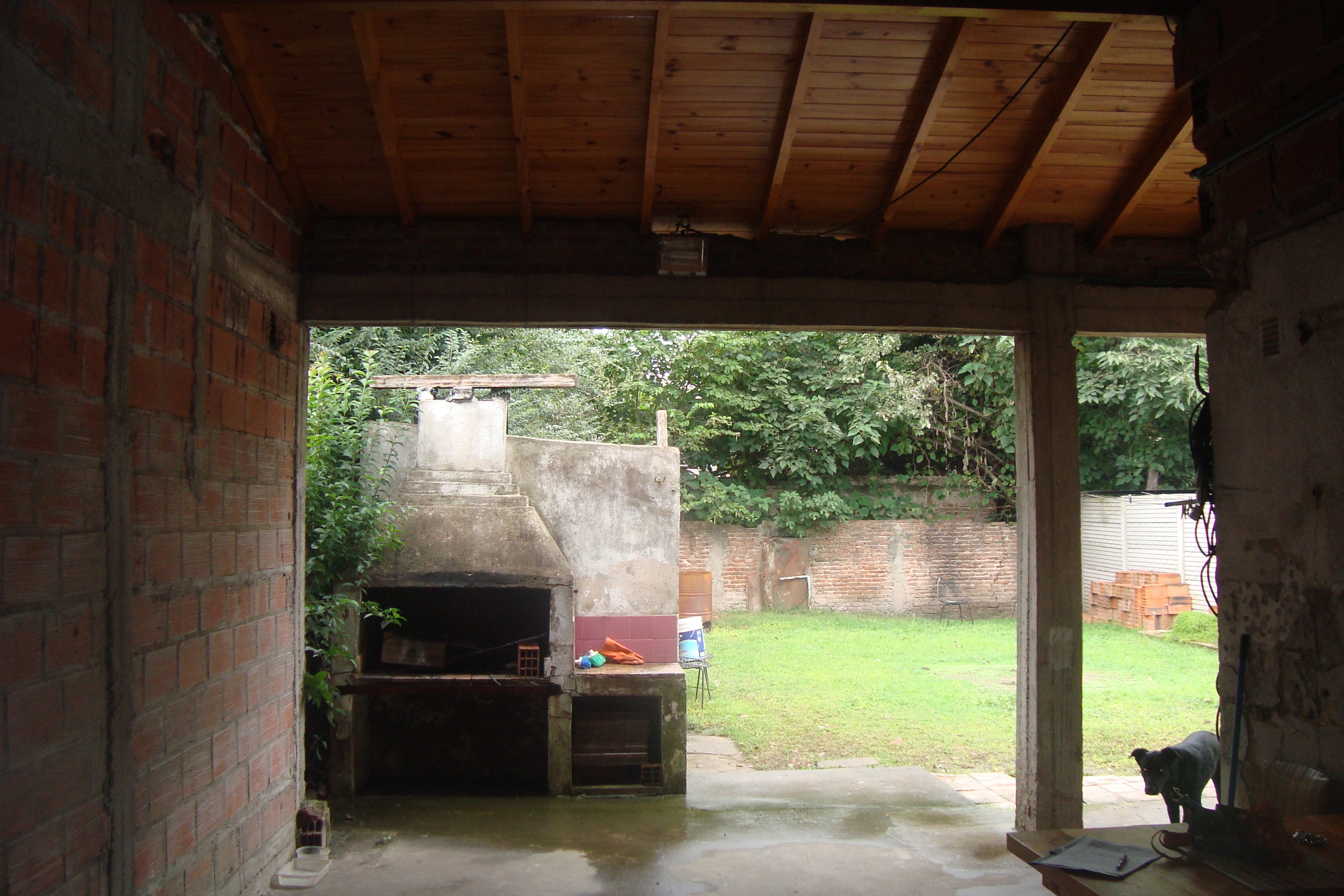 VENTA O PERMUTA AMPLIA CASA 3 DORM.C/GARAJE/GALERIA CUBIERTA/FONDO LIBRE S/LOTE DE 10X34 MTS — foto 9