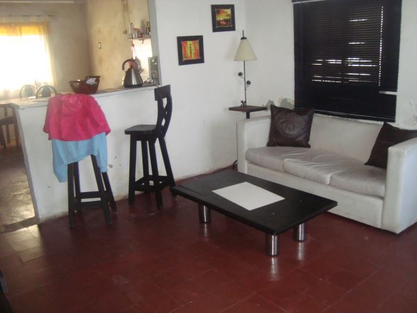 BURZACO: CASA ESTILO AMERICANA, CON QUINCHO Y FONDO — foto 2