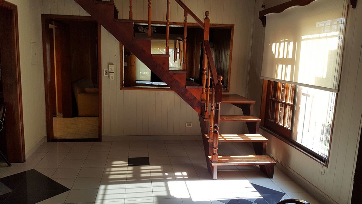 CLAYPOLE: EXCELENTE CHALET CENTRICO DE ESTILO, DE AMPLIAS DIMENSIONES. LUMINOSO, FUNCIONAL. EXCEL.UBICACION A 4 CDRAS DE LA ESTACION . OPORTUNIDAD!! — foto 5