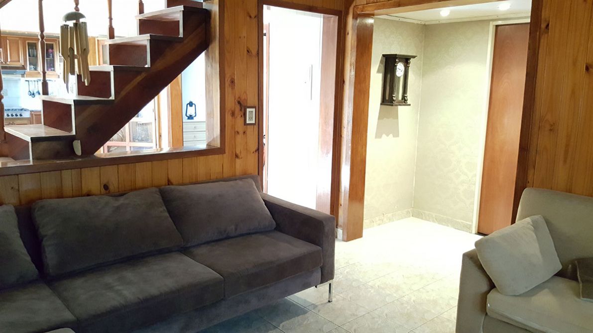 CLAYPOLE: EXCELENTE CHALET CENTRICO DE ESTILO, DE AMPLIAS DIMENSIONES. LUMINOSO, FUNCIONAL. EXCEL.UBICACION A 4 CDRAS DE LA ESTACION . OPORTUNIDAD!! — foto 7