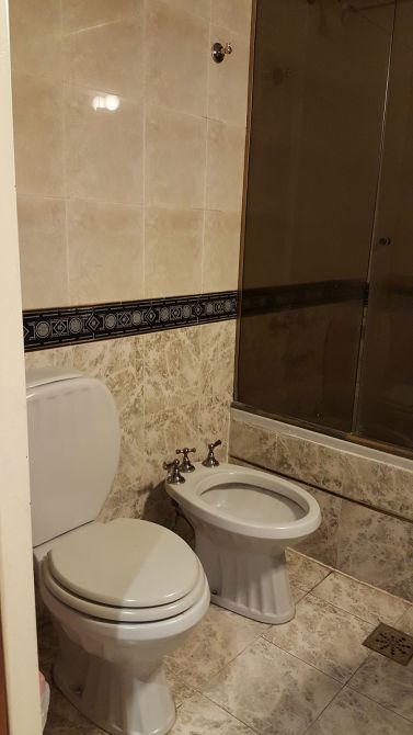 CLAYPOLE: EXCELENTE CHALET CENTRICO DE ESTILO, DE AMPLIAS DIMENSIONES. LUMINOSO, FUNCIONAL. EXCEL.UBICACION A 4 CDRAS DE LA ESTACION . OPORTUNIDAD!! — foto 8