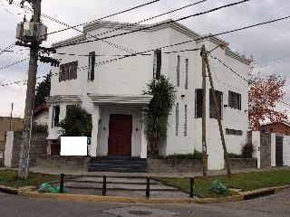 BURZACO:CASA EN EXC ESTADO , ESTILO MODERNO MINIMALISTA, 3 DORMITORIOS, GARAGE, FOND