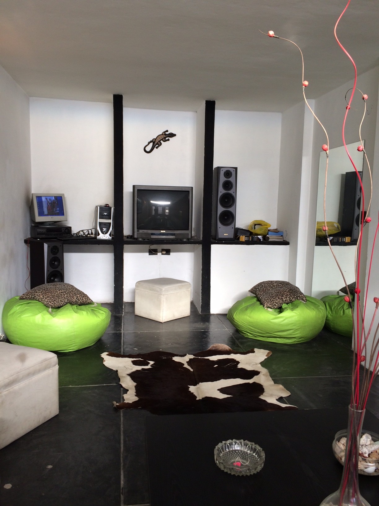 BURZACO:CASA EN EXC ESTADO , ESTILO MODERNO MINIMALISTA, 3 DORMITORIOS, GARAGE, FOND — foto 3