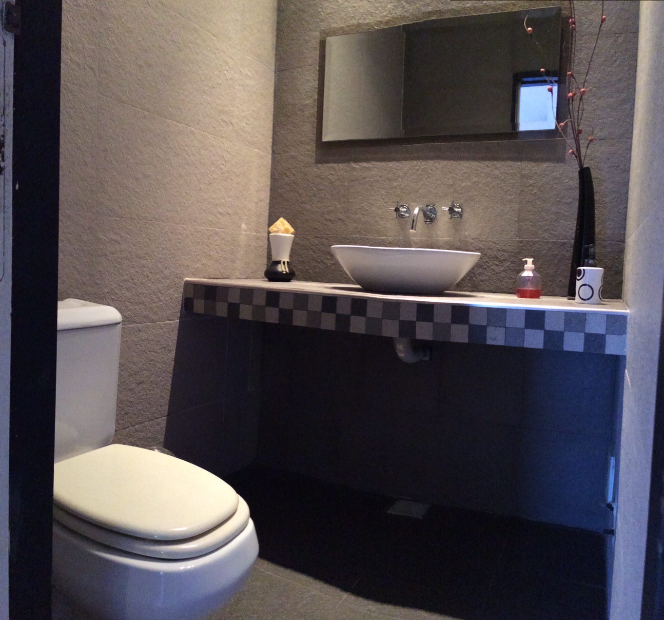 BURZACO:CASA EN EXC ESTADO , ESTILO MODERNO MINIMALISTA, 3 DORMITORIOS, GARAGE, FOND — foto 4