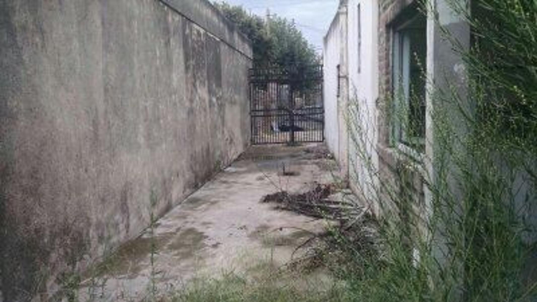 LOMA VERDE, ALTE BROWN, CASA A REFACCIONAR — foto 3