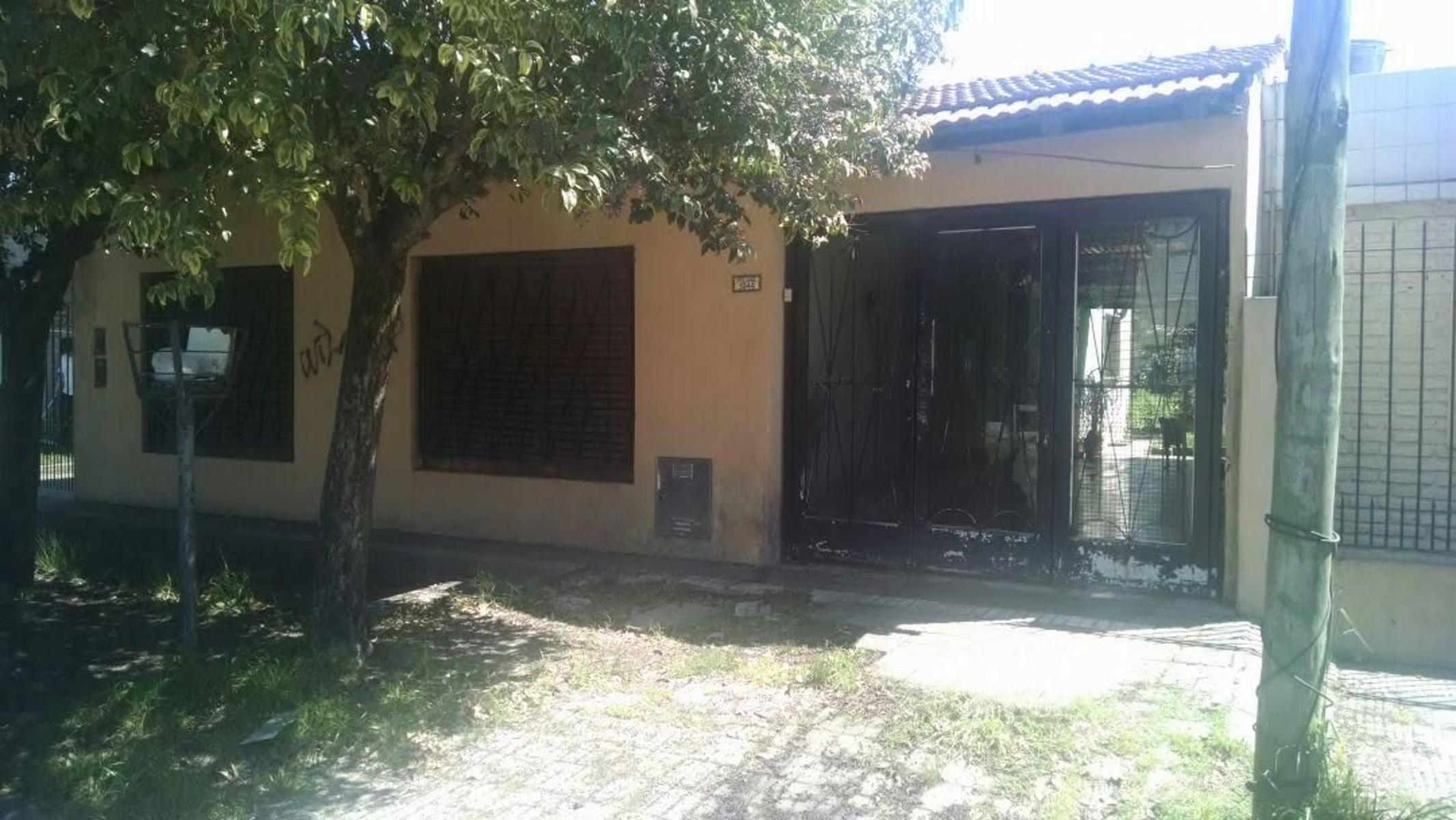 MALVINAS ARGENTINAS, ALTE BROWN: CASA A REFACCIONAR — foto 2