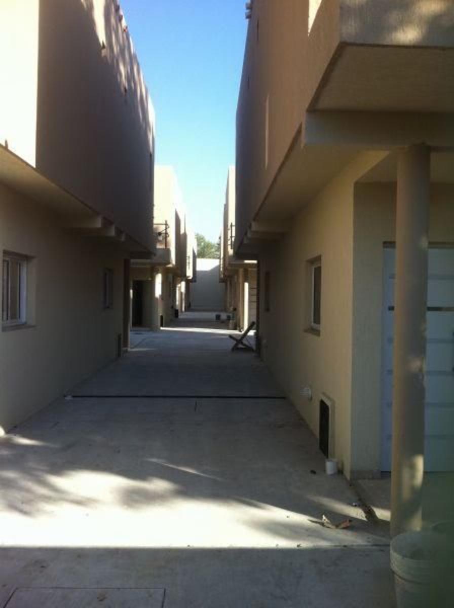 ADROGUE: DUPLEX DE 3 AMBIENTES *APTO CREDITO* A ESTRENAR