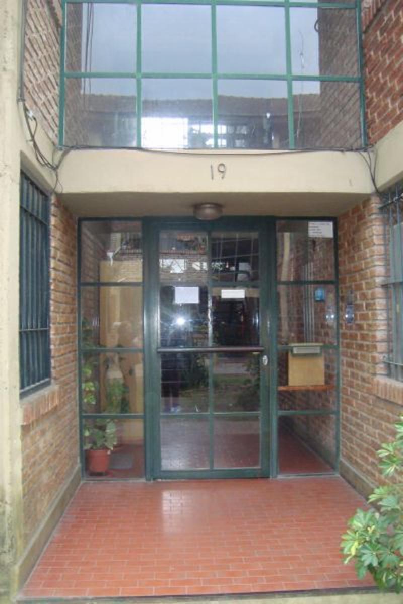 GLEW: DEPTO EN UPCN: EXCEL.EXTADO/LUMINOSO. 1ER PISO.2 DORMIT.C/BALCON Y LAVADERO — foto 4