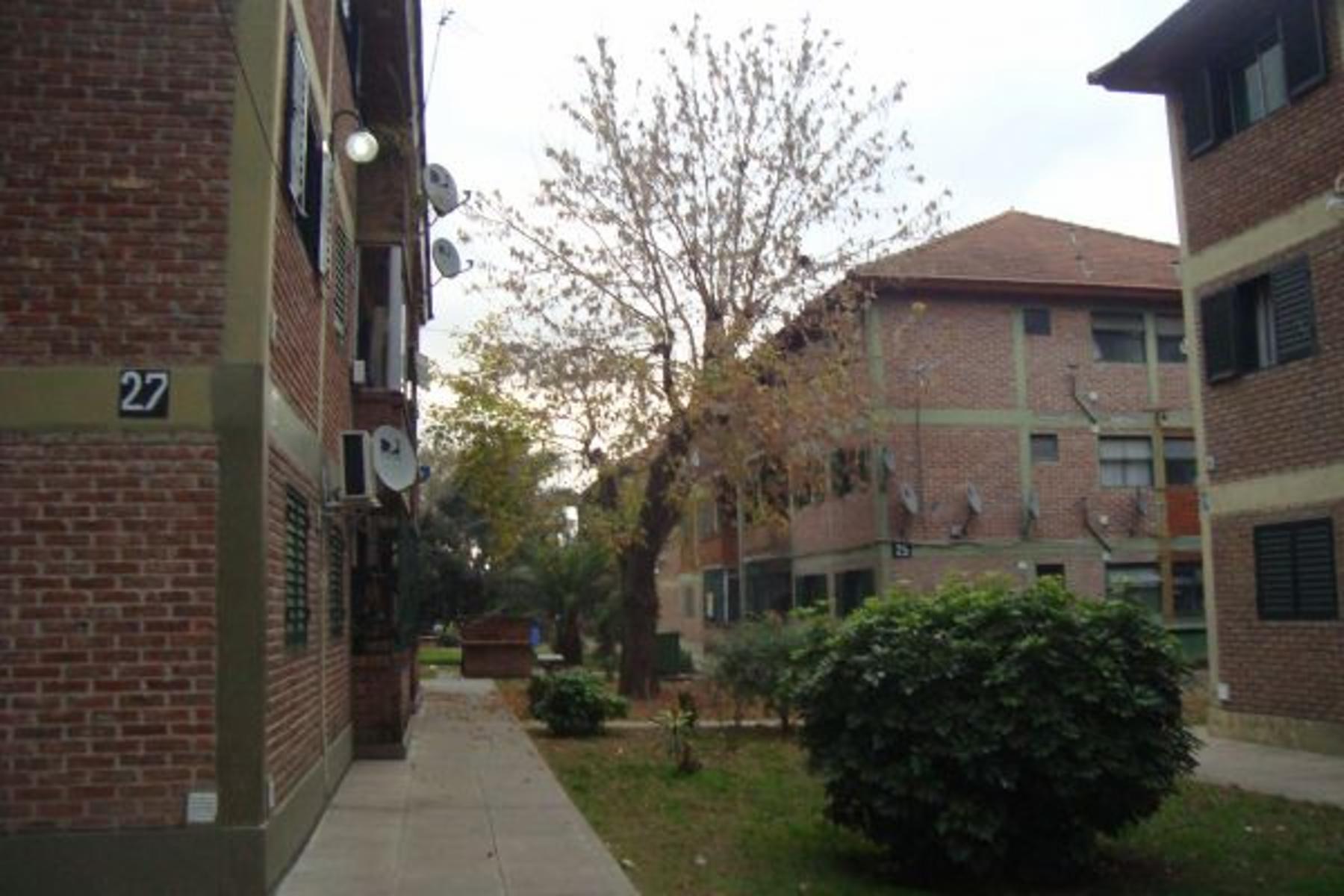 GLEW: DEPTO EN UPCN: EXCEL.EXTADO/LUMINOSO. 1ER PISO.2 DORMIT.C/BALCON Y LAVADERO — foto 11