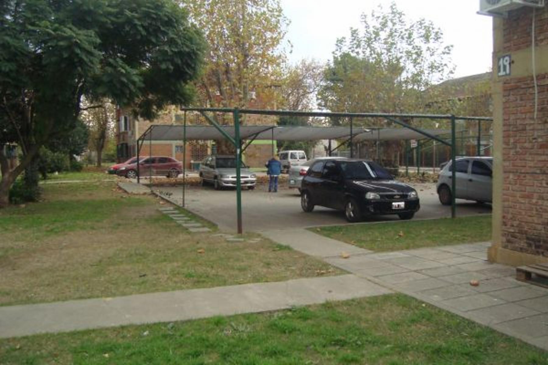 GLEW: DEPTO EN UPCN: EXCEL.EXTADO/LUMINOSO. 1ER PISO.2 DORMIT.C/BALCON Y LAVADERO — foto 12