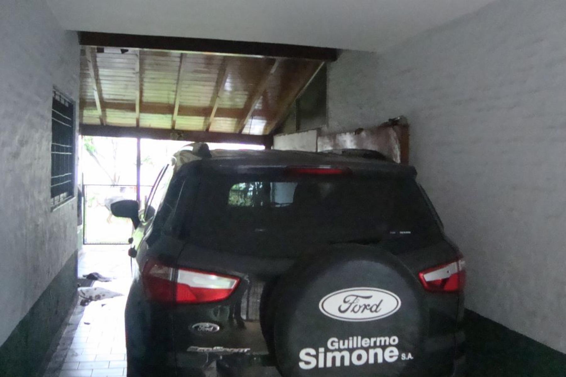 HERMOSO CHALET 2 PLANTAS.3 DORM.COCHERA 2 AUTOS.FDO Y QUINCHO.2CDRAS AV.ESPORA.CERCA EST.BURZACO — foto 3