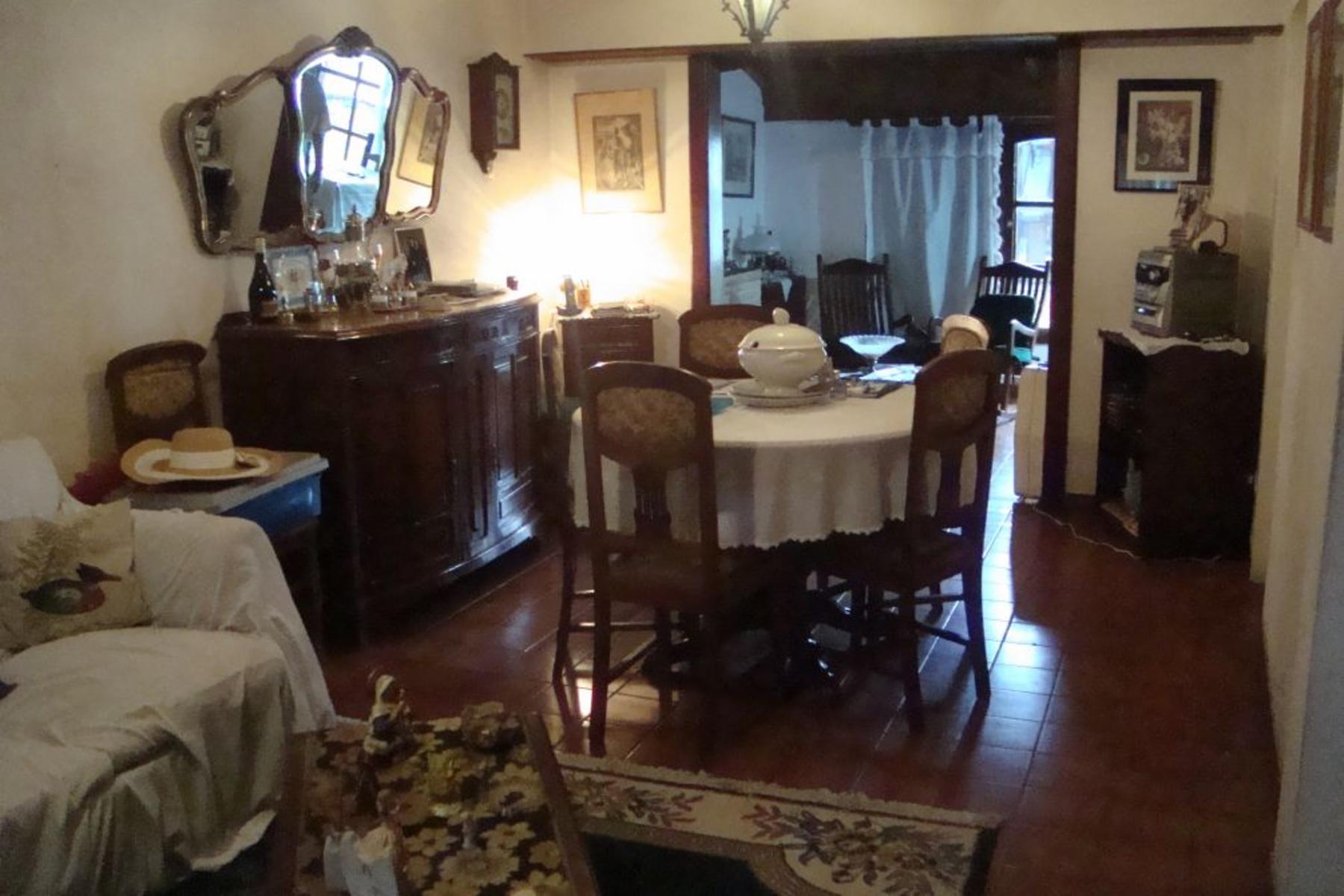 HERMOSO CHALET 2 PLANTAS.3 DORM.COCHERA 2 AUTOS.FDO Y QUINCHO.2CDRAS AV.ESPORA.CERCA EST.BURZACO — foto 6