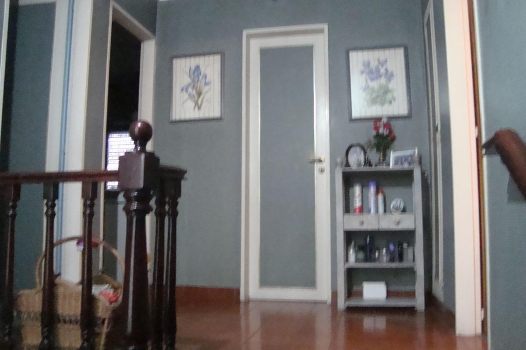 HERMOSO CHALET 2 PLANTAS.3 DORM.COCHERA 2 AUTOS.FDO Y QUINCHO.2CDRAS AV.ESPORA.CERCA EST.BURZACO — foto 7