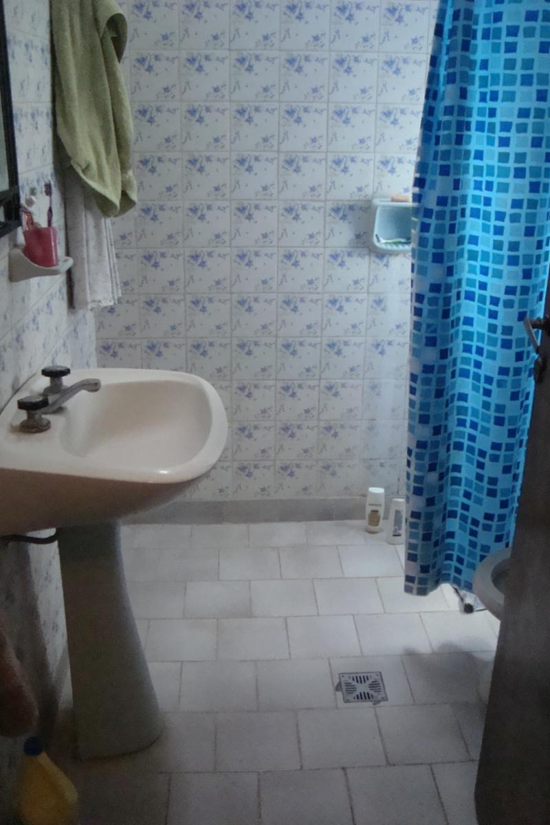 GLEW. CASA 3 AMB C/ ENTRADA PARA AUTO Y GALPÓN. CERCA DE COLECTIVOS CARREFOUR Y AV.H IRIGOYEN — foto 6