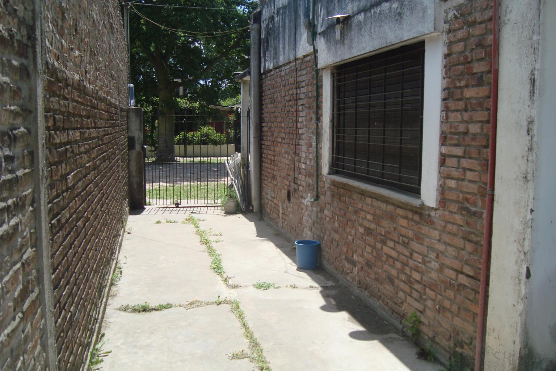GLEW. CASA 3 AMB C/ ENTRADA PARA AUTO Y GALPÓN. CERCA DE COLECTIVOS CARREFOUR Y AV.H IRIGOYEN — foto 8