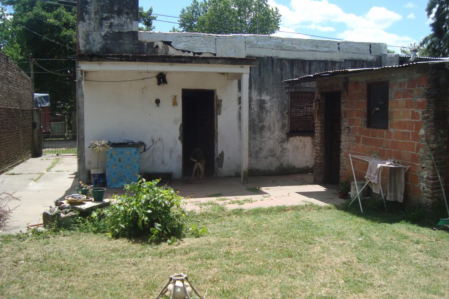 GLEW. CASA 3 AMB C/ ENTRADA PARA AUTO Y GALPÓN. CERCA DE COLECTIVOS CARREFOUR Y AV.H IRIGOYEN — foto 9