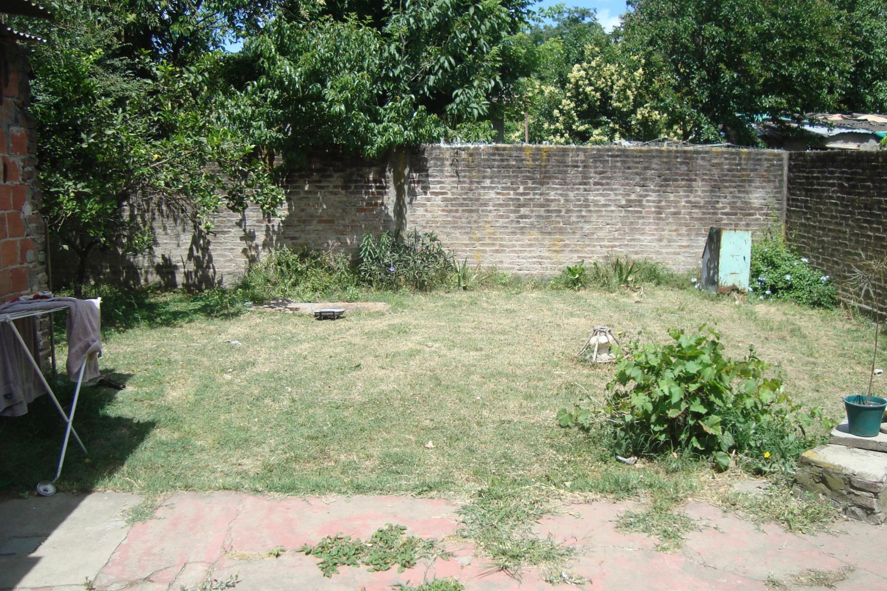 GLEW. CASA 3 AMB C/ ENTRADA PARA AUTO Y GALPÓN. CERCA DE COLECTIVOS CARREFOUR Y AV.H IRIGOYEN — foto 10