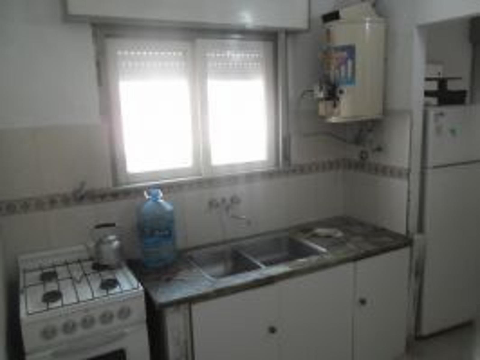 COSTA AZUL: ALQUILER Y VENTA DE CASA . A 1 CDRA 1/2 DEL MAR . EXCEL.UBICACION. COMODA, FUNCIONAL. — foto 4