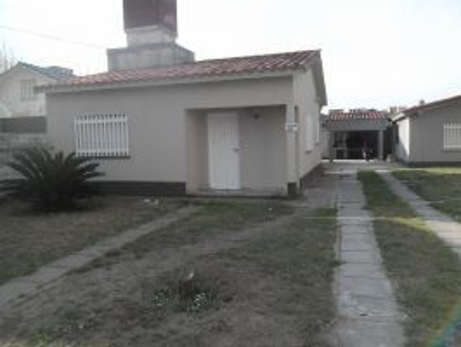 COSTA AZUL: ALQUILER Y VENTA DE CASA . A 1 CDRA 1/2 DEL MAR . EXCEL.UBICACION. COMODA, FUNCIONAL. — foto 8