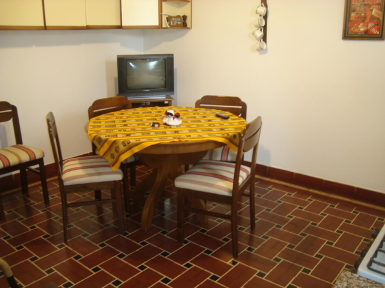 HERMOSO CHALET EN 2 PLANTAS . ZONA CENTRICA. A POCAS CDRAS EST. BURZACO.APTO VIVIENDA/PROFESIONAL — foto 14