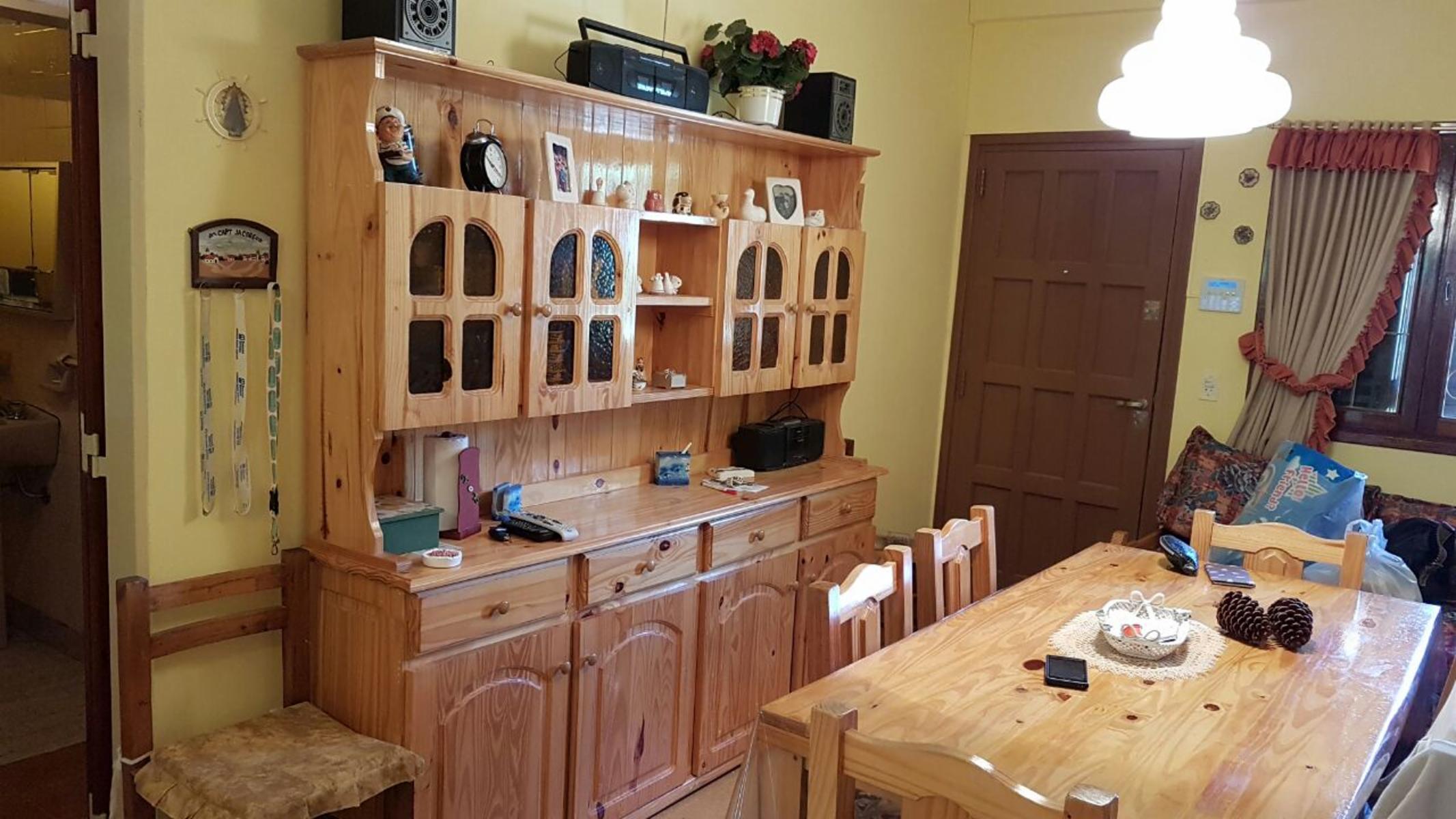OPORTUNIDAD.HERMOSA CASA EN PLENO CENTRO. A 4 CDRAS DEL MAR Y 3 DE TERMINAL DE ÓMNIBUS. ¡EXCELENTE ESTADO! — foto 2