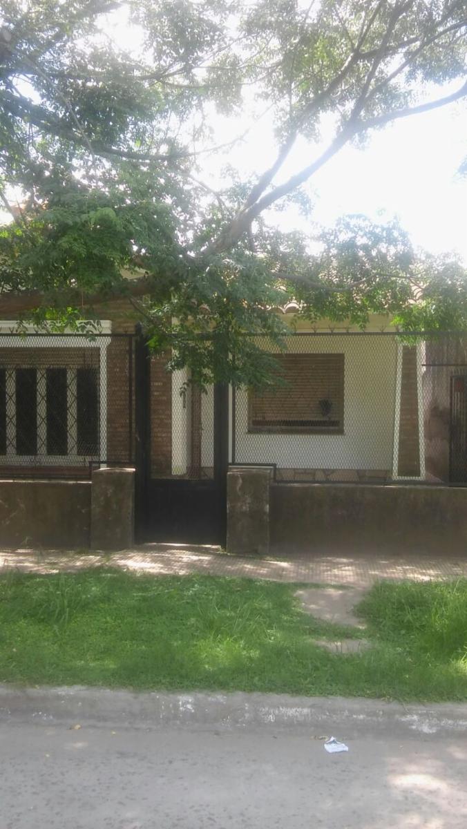 IMPORTANTE CASA SOBRE ALCORTA AL 200. PLENA ZONA CENTRICA. INMEJORABLE UBICACION.4 AMBIENTES