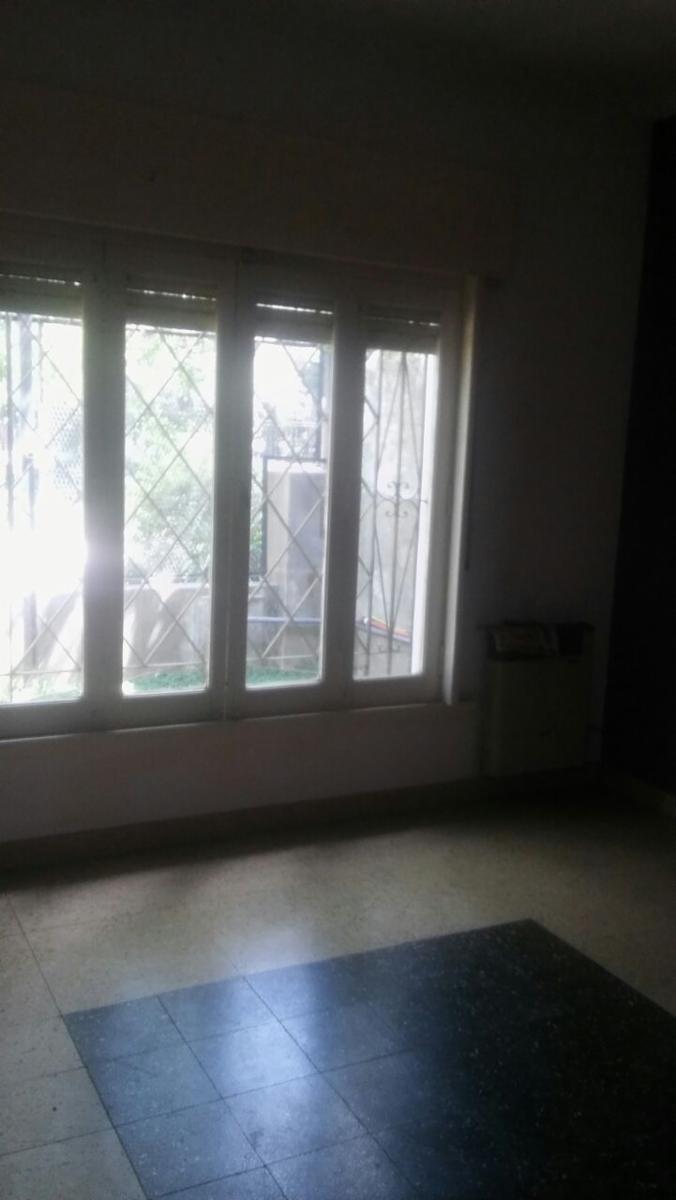 IMPORTANTE CASA SOBRE ALCORTA AL 200. PLENA ZONA CENTRICA. INMEJORABLE UBICACION.4 AMBIENTES — foto 2