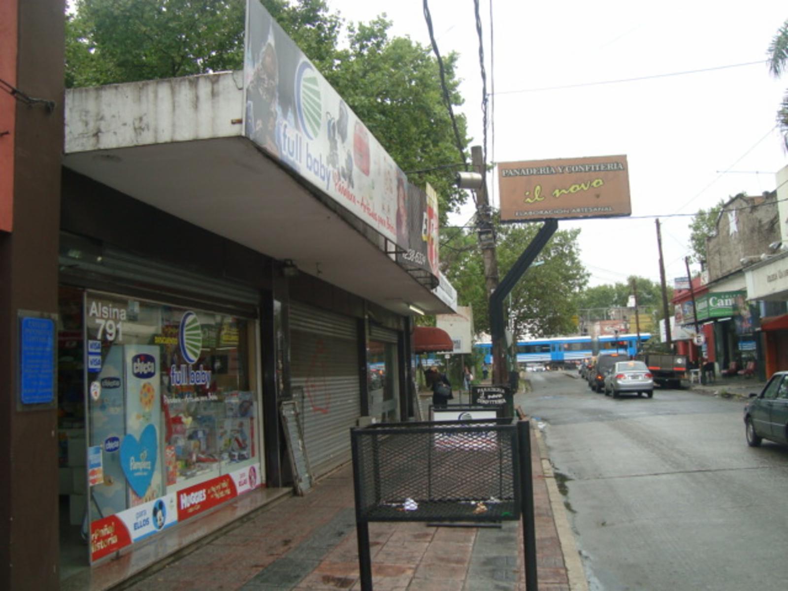 BURZACO: VENTA DE FONDO DE COMERCIO PAÑALERA EN IMPORTANTE CALLE COMERCIAL - 2