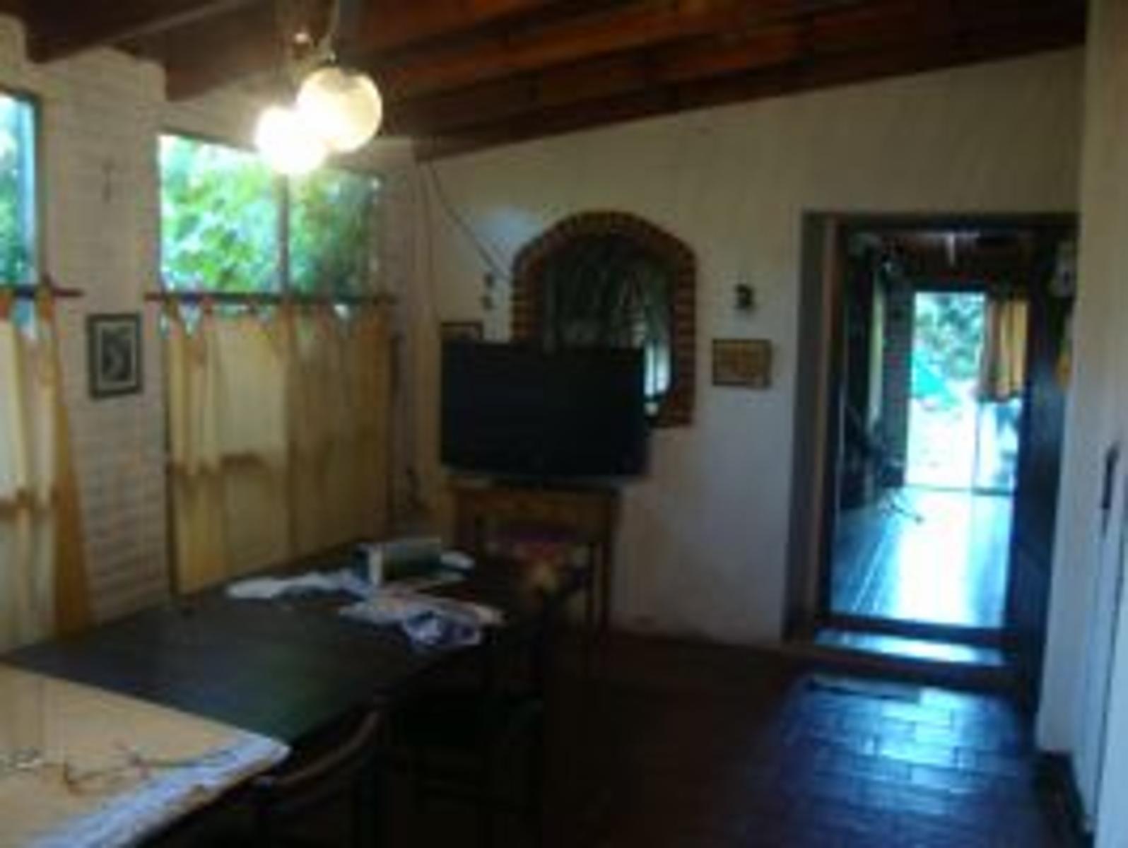 BURZACO: AMPLIA Y COMODA CASA , PARA 2 FAMILIAS O FAMILIA NUMEROSA. ZONA CENTRICA DE BURZACO. A POCAS CDRAS ESTACION Y CTRO COMERCIAL — foto 2
