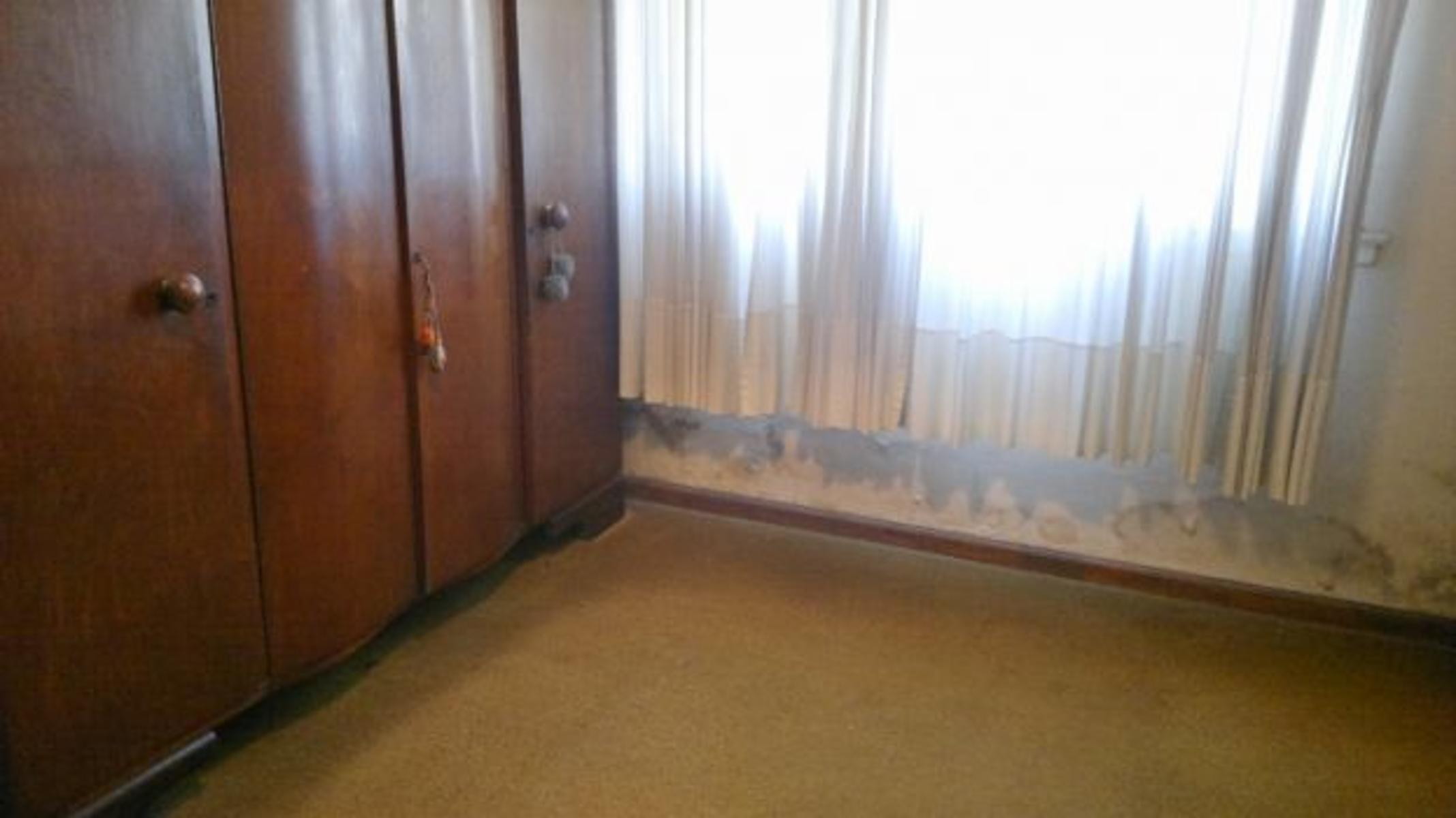 BURZACO: CASA C/ GARAGE Y DEPTO DE 2 AMB. A METROS DE AV H .IRIGOYEN **APTO CREDITO** ! OPORTUNIDAD — foto 4