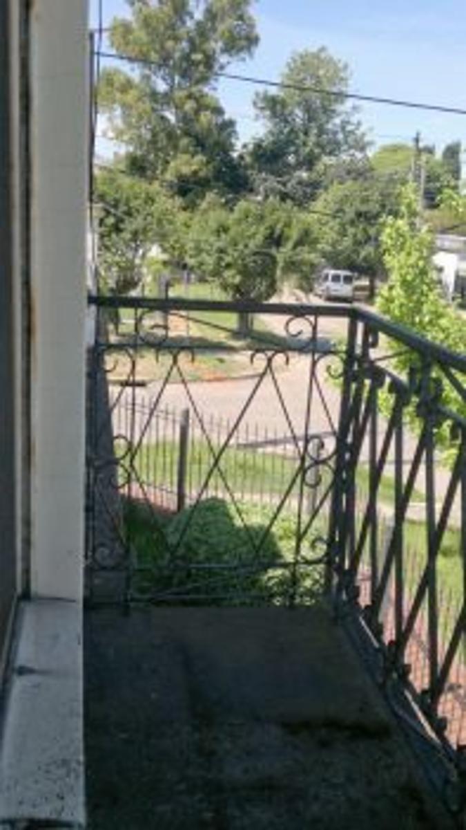 BURZACO: CASA C/ GARAGE Y DEPTO DE 2 AMB. A METROS DE AV H .IRIGOYEN **APTO CREDITO** ! OPORTUNIDAD — foto 8