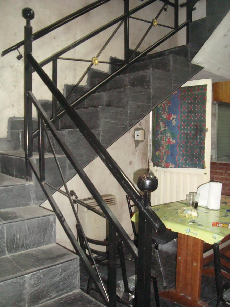AMPLIO CHALET. EXCEL.UBIC.Ba. LOS ALAMOS.4 DORM.GARAG+PATIO.1CDRA PLAZA, A CDRS AV H.IRIGOYEN.