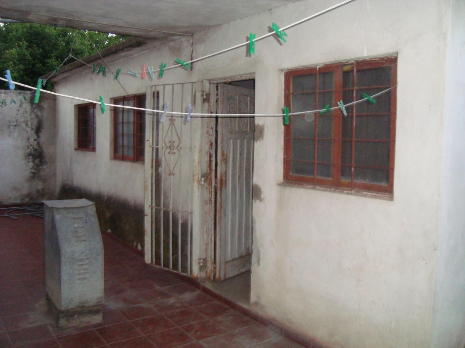 AMPLIO CHALET. EXCEL.UBIC.Ba. LOS ALAMOS.4 DORM.GARAG+PATIO.1CDRA PLAZA, A CDRS AV H.IRIGOYEN. — foto 5