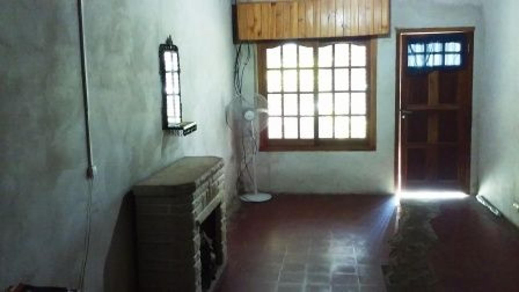 AMPLIO CHALET. EXCEL.UBIC.Ba. LOS ALAMOS.4 DORM.GARAG+PATIO.1CDRA PLAZA, A CDRS AV H.IRIGOYEN. — foto 6