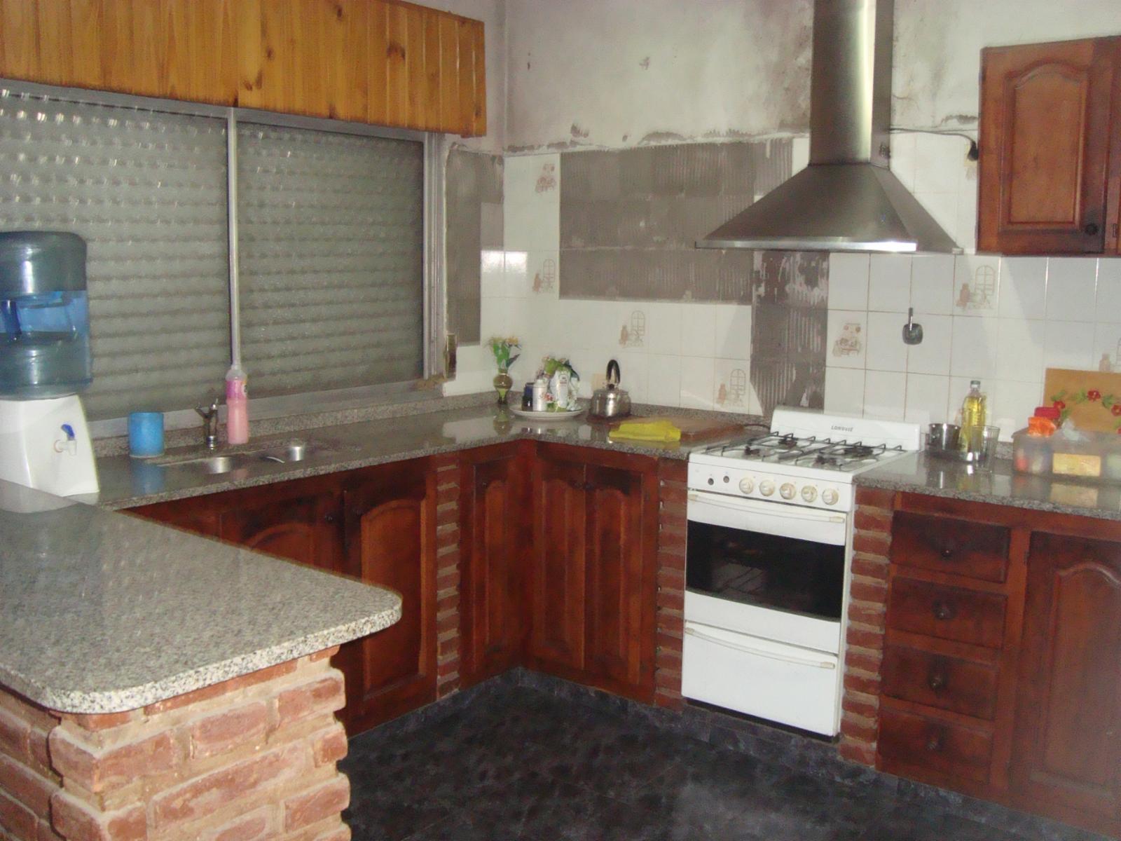 AMPLIO CHALET. EXCEL.UBIC.Ba. LOS ALAMOS.4 DORM.GARAG+PATIO.1CDRA PLAZA, A CDRS AV H.IRIGOYEN. — foto 8
