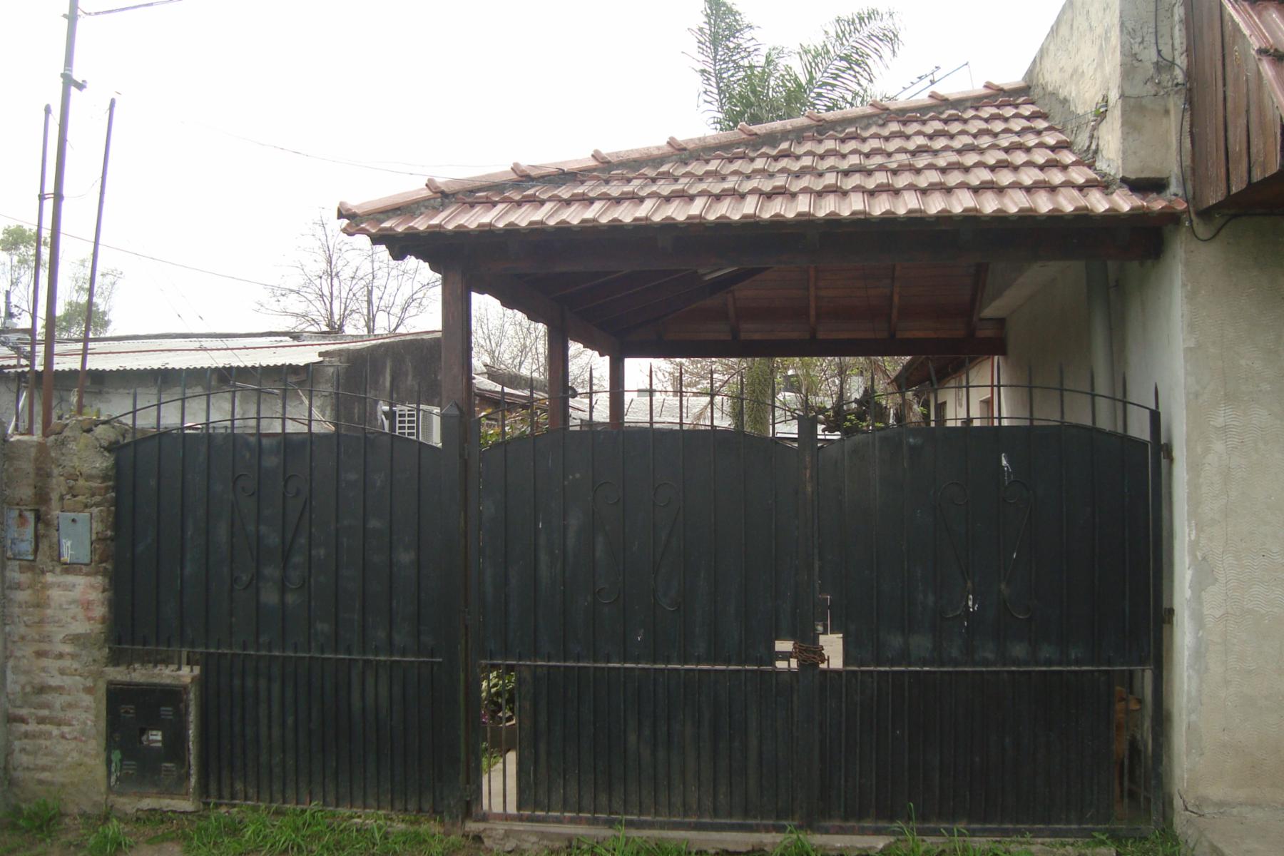 BURZACO:OPORTUNIDAD CASA 3 AMB.C/LOCAL+ GARAGE+FDO . A MTS AV.PPAL Y VARIAS LINEAS DE COLECTIVO — foto 2